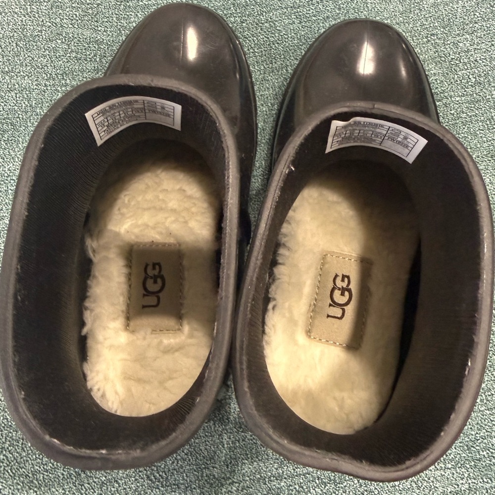 UGG Plush - Picture 7 of 9
